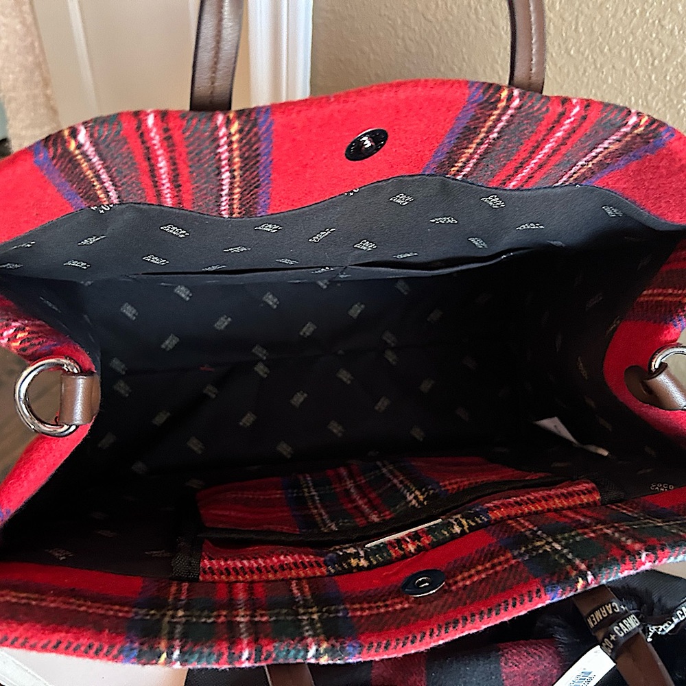 Winter bag with shoulder strap and mittens.